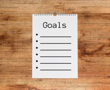 image of a piece of paper on a clipboard with the word Goals and a blank checklist.